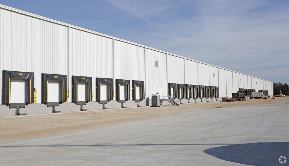 More Photos Of 279-281 Old Murdock Rd, Troutman Distribution For Lease