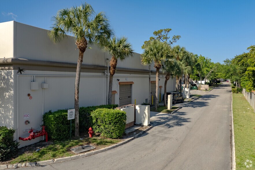 More Photos Of 7355-7605 W Sample Rd, Coral Springs Unknown For Lease