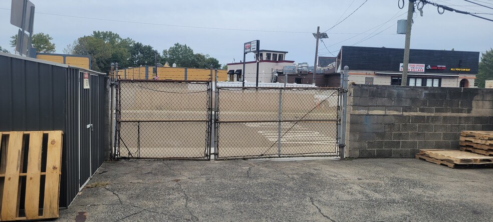 More Photos Of 400 US Highway 46 W, South Hackensack Freestanding For Lease