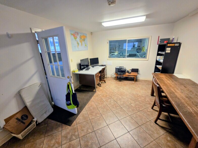 More Photos Of 1416 Lewis St, Charleston Warehouse For Sale
