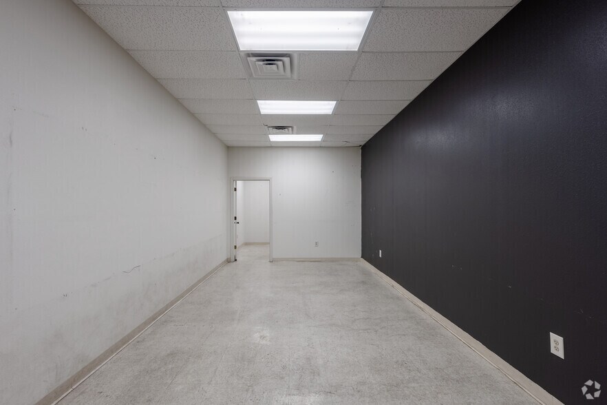 More Photos Of 3907 Warehouse Row, Austin Unknown For Lease