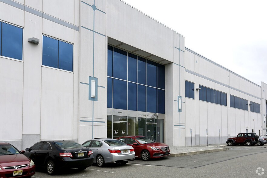 More Photos Of 700 Penhorn Ave, Secaucus Warehouse For Lease