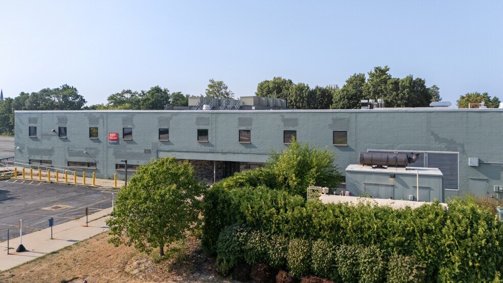 More Photos Of 231 East Ave, Albion Town Orleans Office For Lease