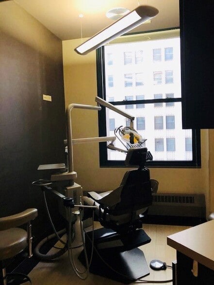 More Photos Of 50 E Washington St, Chicago Office For Sale