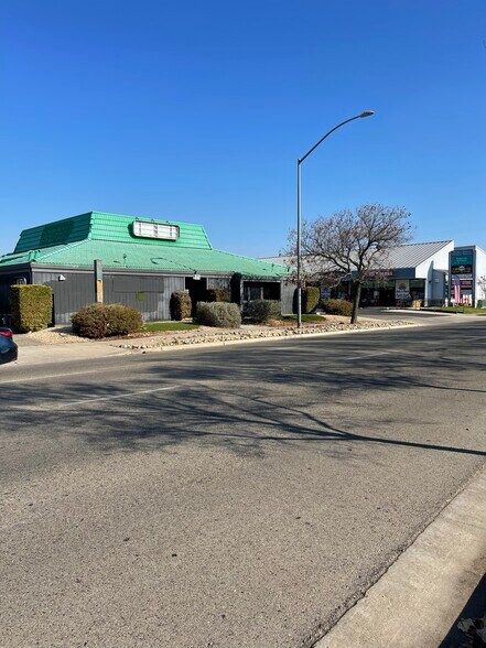 More Photos Of 125 Shaw Ave, Clovis Freestanding For Sale