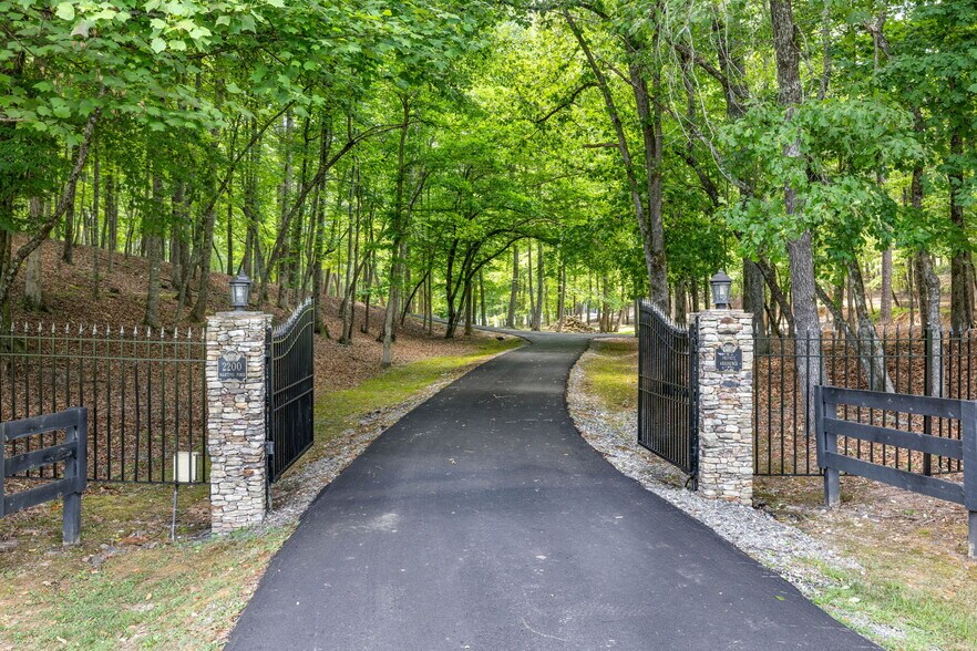 More Photos Of 2200 Martins Ford Rd, Dahlonega Specialty For Sale