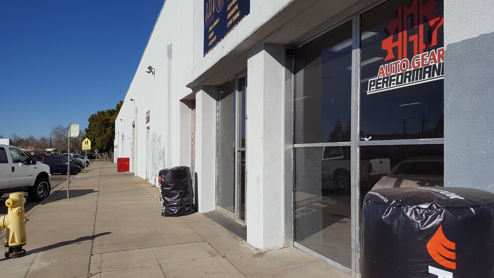 More Photos Of 529 5th St, Marysville Showroom For Sale