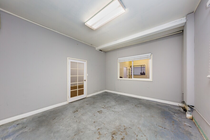 More Photos Of 11924 Vose St, North Hollywood Warehouse For Lease