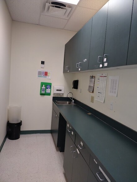 More Photos Of 1417 S Belcher Rd, Clearwater Office For Sale