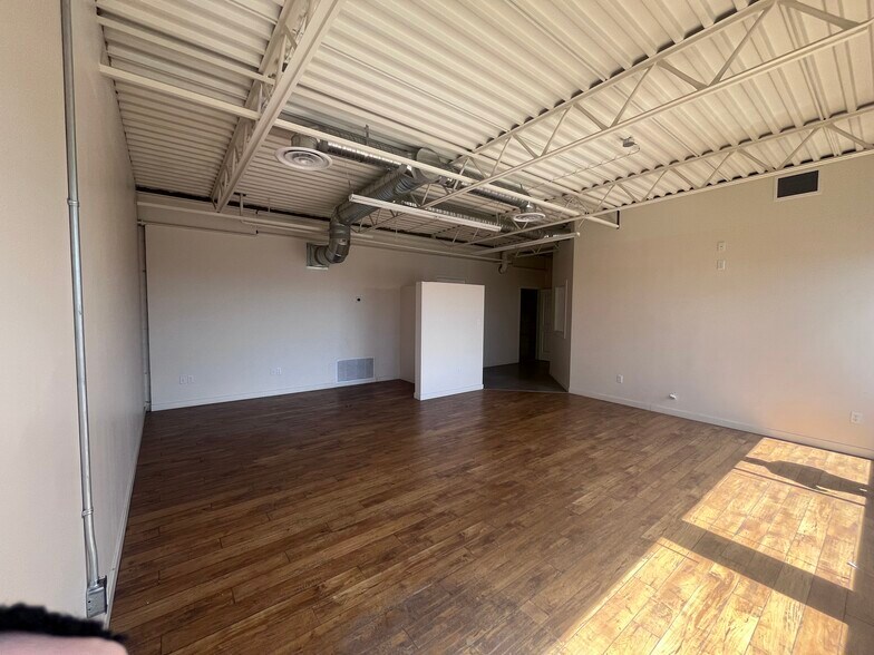 More Photos Of 4904-4910 75 Av NW, Edmonton Light Manufacturing For Lease