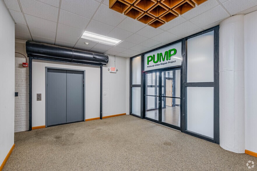 More Photos Of 100 Ross St, Pittsburgh Office For Lease