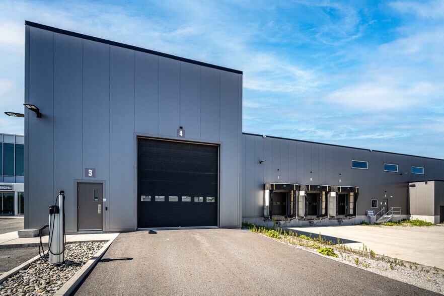 More Photos Of 4615 Boul De Portland, Sherbrooke Industrial For Lease