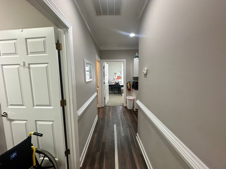 More Photos Of 2450 Atlanta Hwy, Cumming Office For Sale