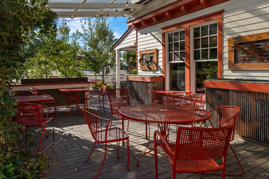 More Photos Of 2711 W College St, Bozeman Restaurant For Sale
