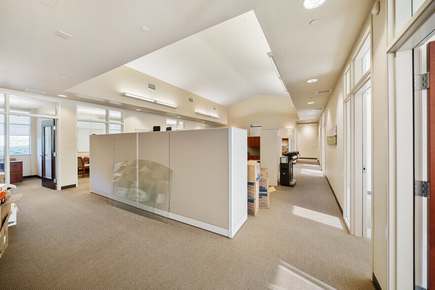 More Photos Of 102 S Vine St, Paso Robles Office For Lease