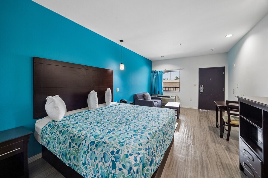 More Photos Of 14621 Highway 59 N, Humble Hotel For Sale