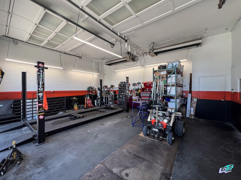 More Photos Of 786 NE Burnside Rd, Gresham Auto Dealership For Sale