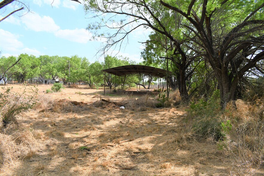 More Photos Of 1737 Hwy 81, Pearsall Warehouse For Sale
