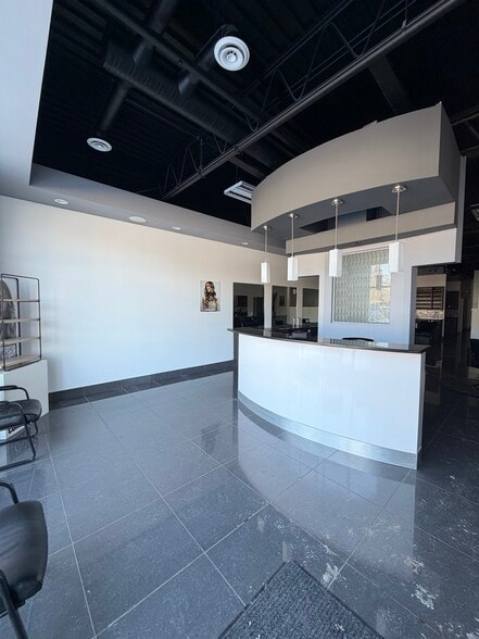 More Photos Of 10451 99 Ave, Fort Saskatchewan Storefront For Sale