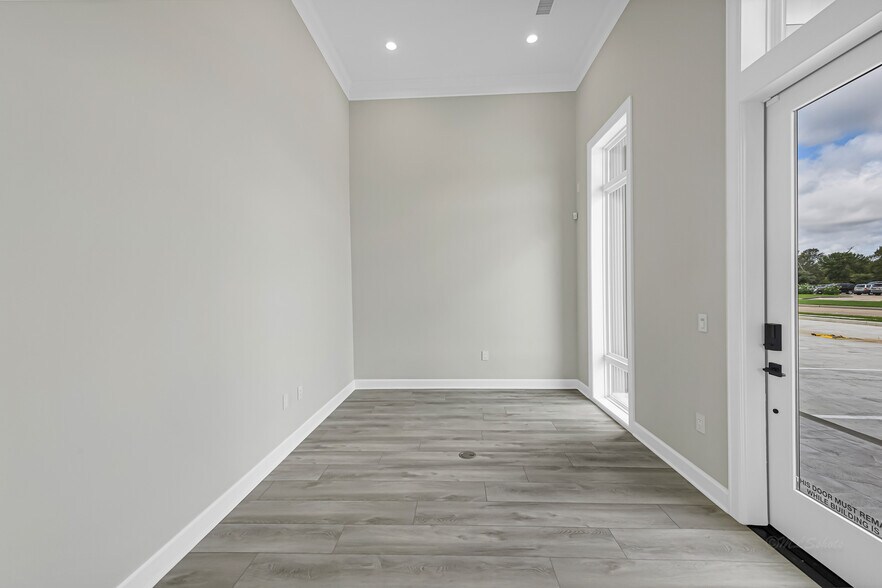 More Photos Of 1325 Main St, Katy Medical For Sale