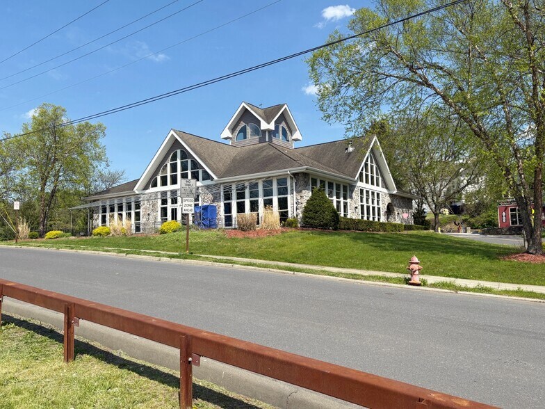 More Photos Of 3 Main St, New Paltz Restaurant For Sale