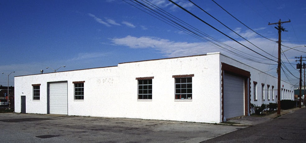 More Photos Of 100 New South Rd, Hicksville Manufacturing For Lease