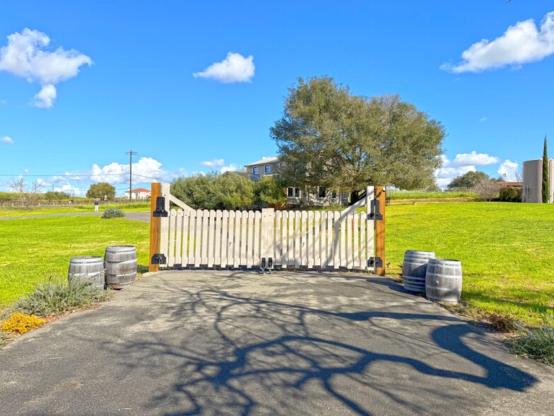 More Photos Of 4372 Old Sonoma Hwy, Napa Freestanding For Lease