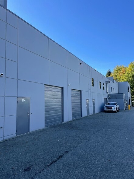 More Photos Of 8988 Fraserton Ct, Burnaby Warehouse For Sale