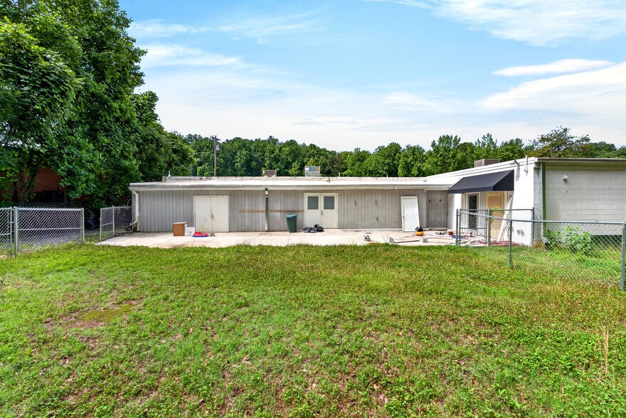 More Photos Of 1141 S Trade St, Tryon General Retail For Lease