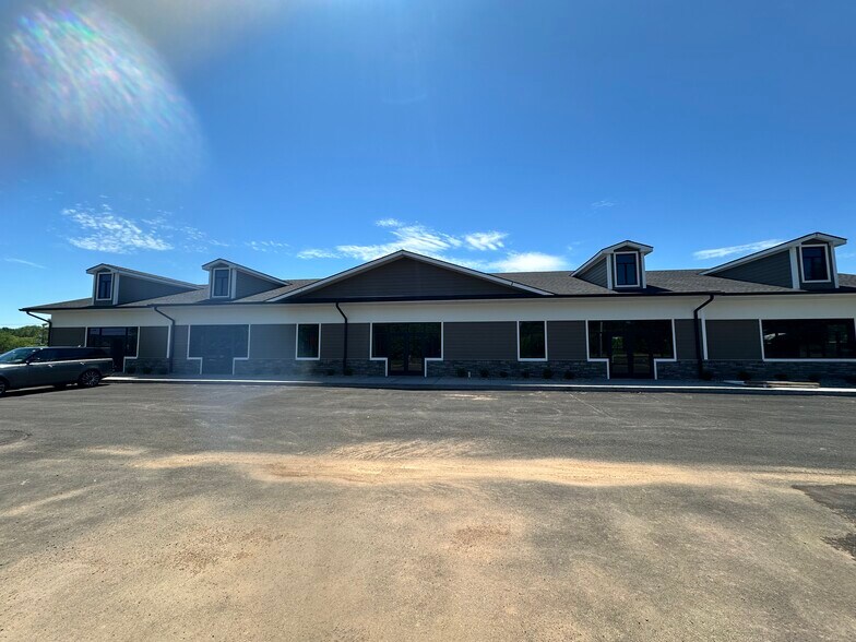 More Photos Of 400 Deming Rd, Berlin Flex For Lease