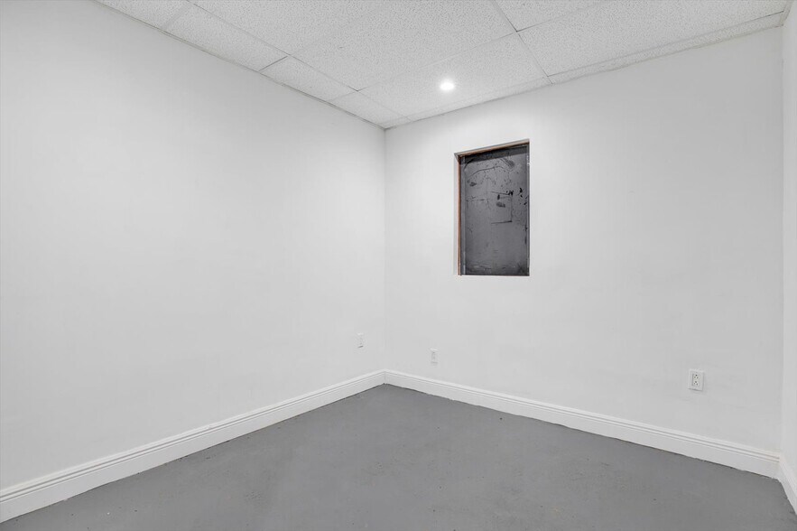 More Photos Of 12425 N Florida Ave, Tampa Medical For Sale