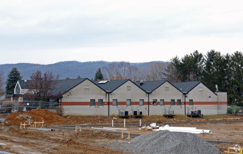 Primary Photo Of 819 E Bishop St, Bellefonte Medical For Sale