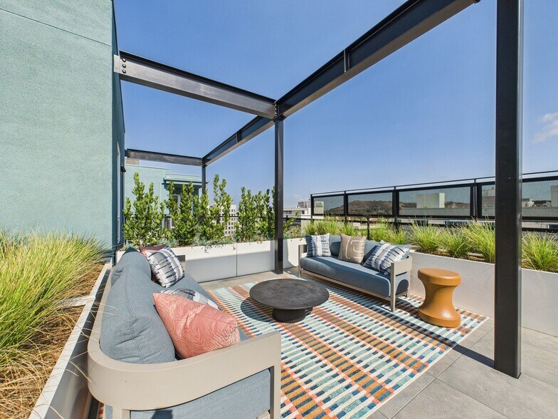 More Photos Of 9900 Venice Blvd, Culver City Apartments For Lease