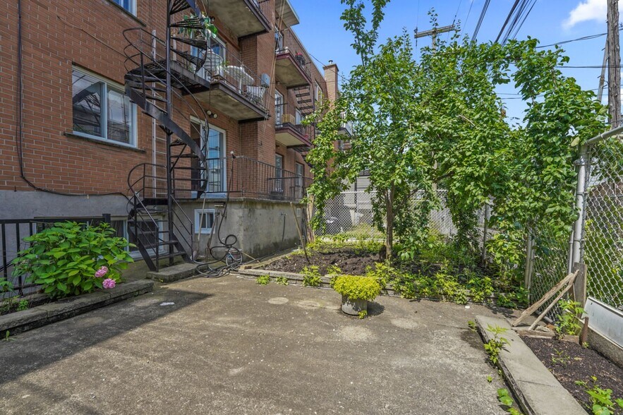 More Photos Of 6961 - 6965 Av Wiseman, Montréal Apartments For Sale