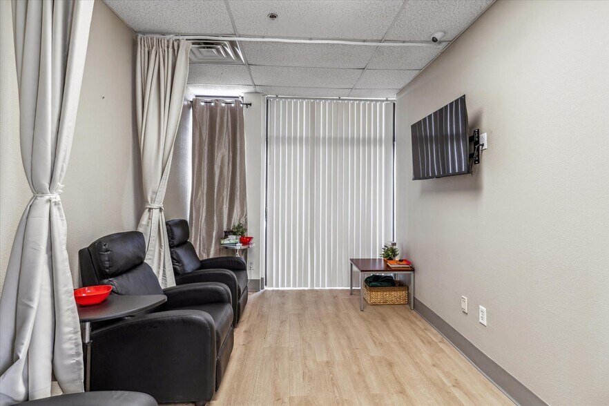 More Photos Of 4220 N 20th Ave, Phoenix Medical For Lease