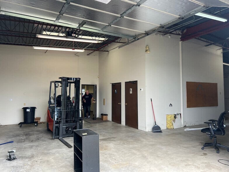 More Photos Of 2117 N Yellowood Ave, Broken Arrow Research And Development For Lease