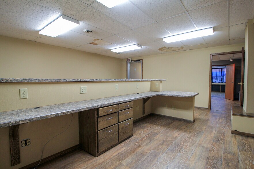More Photos Of 320 N Main St, Pocahontas Medical For Sale