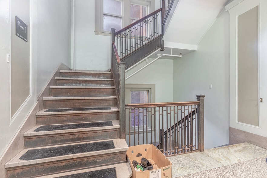 More Photos Of 1411 Locust St, Saint Louis Shelter For Sale