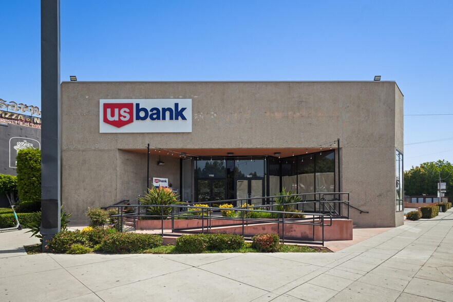 More Photos Of 1700 N Vermont Ave, Los Angeles General Retail For Lease