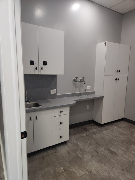 More Photos Of 122-138 W Post Rd, White Plains General Retail For Lease