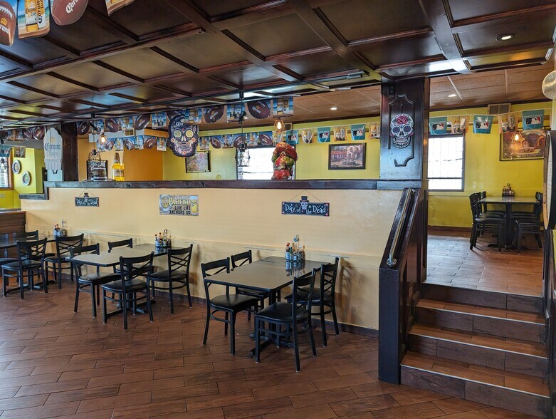 More Photos Of 1572 W 117th St, Lakewood Restaurant For Sale