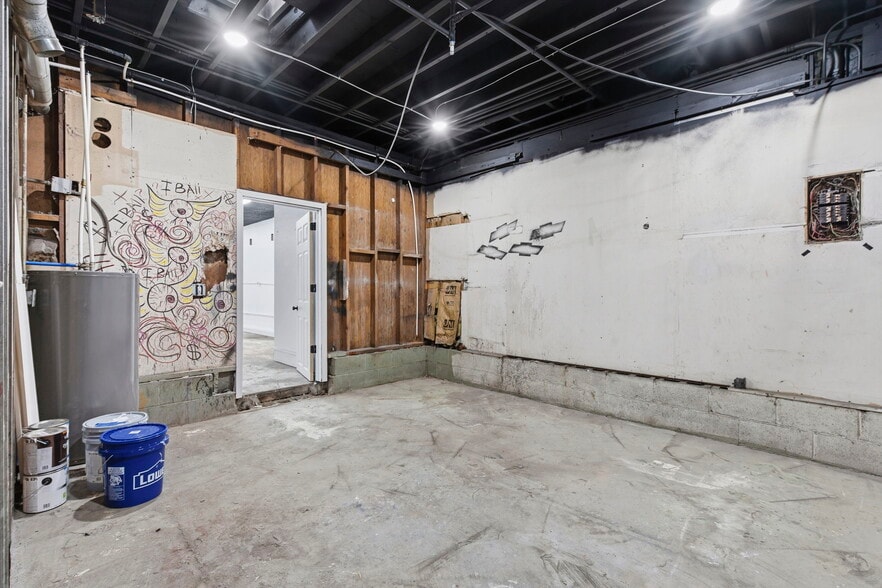 More Photos Of 1424 E Florida St, Springfield Light Manufacturing For Sale