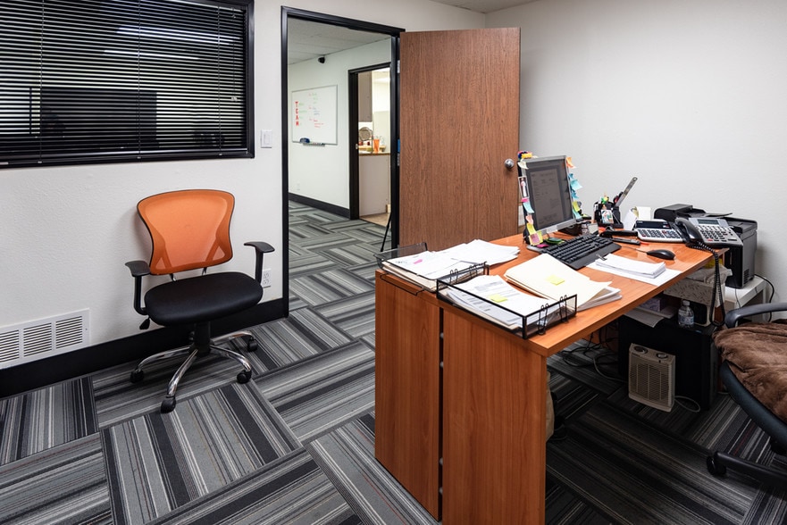 More Photos Of 20700 Belshaw Ave, Carson Warehouse For Lease