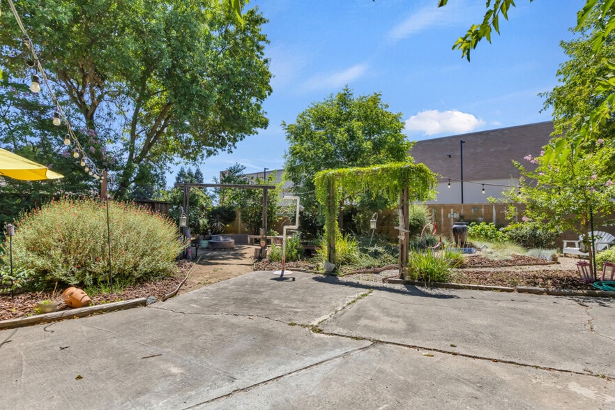 More Photos Of 9455 E Stockton Blvd, Elk Grove Specialty For Sale