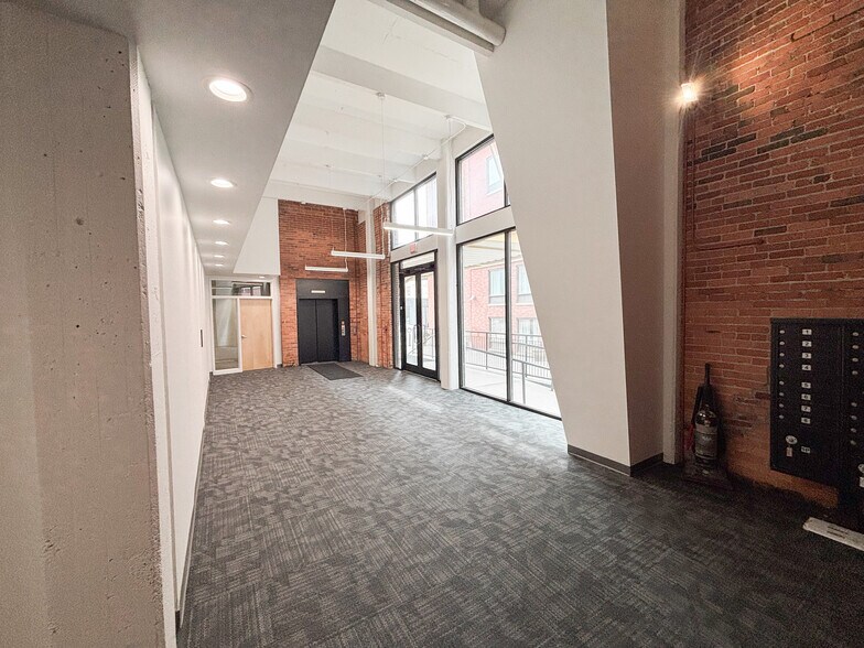More Photos Of 130-136 E Chestnut St, Columbus Office For Lease