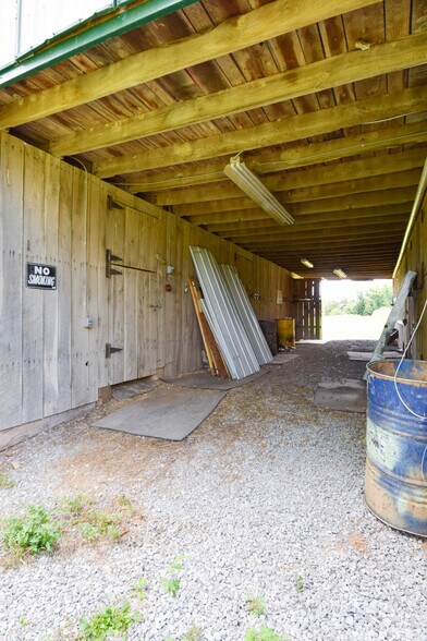 More Photos Of 1201 Old Hopewell Rd, Castalian Springs Showroom For Sale