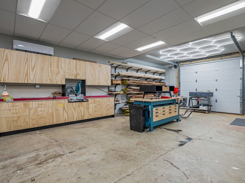 More Photos Of 39 Brookside Cir, Candler Warehouse For Lease