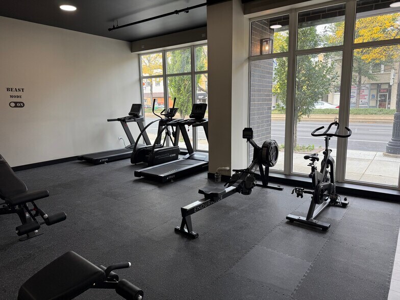 More Photos Of 3043 W Irving Park Rd, Chicago Apartments For Lease