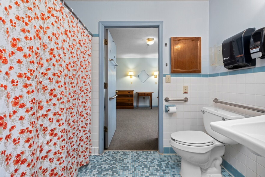 More Photos Of 218 Mill Rd, Woodstock Congregate Senior Housing For Sale