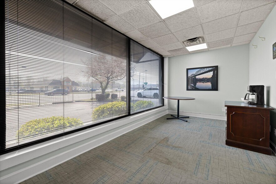 More Photos Of 1801 E 23rd St, Chattanooga Light Distribution For Lease